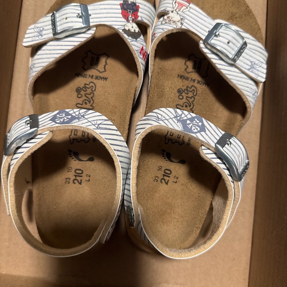 New Birki's Tuvalu Pirates & Friends Graphic Print Sandals EU 33 Narrow US Sz 2